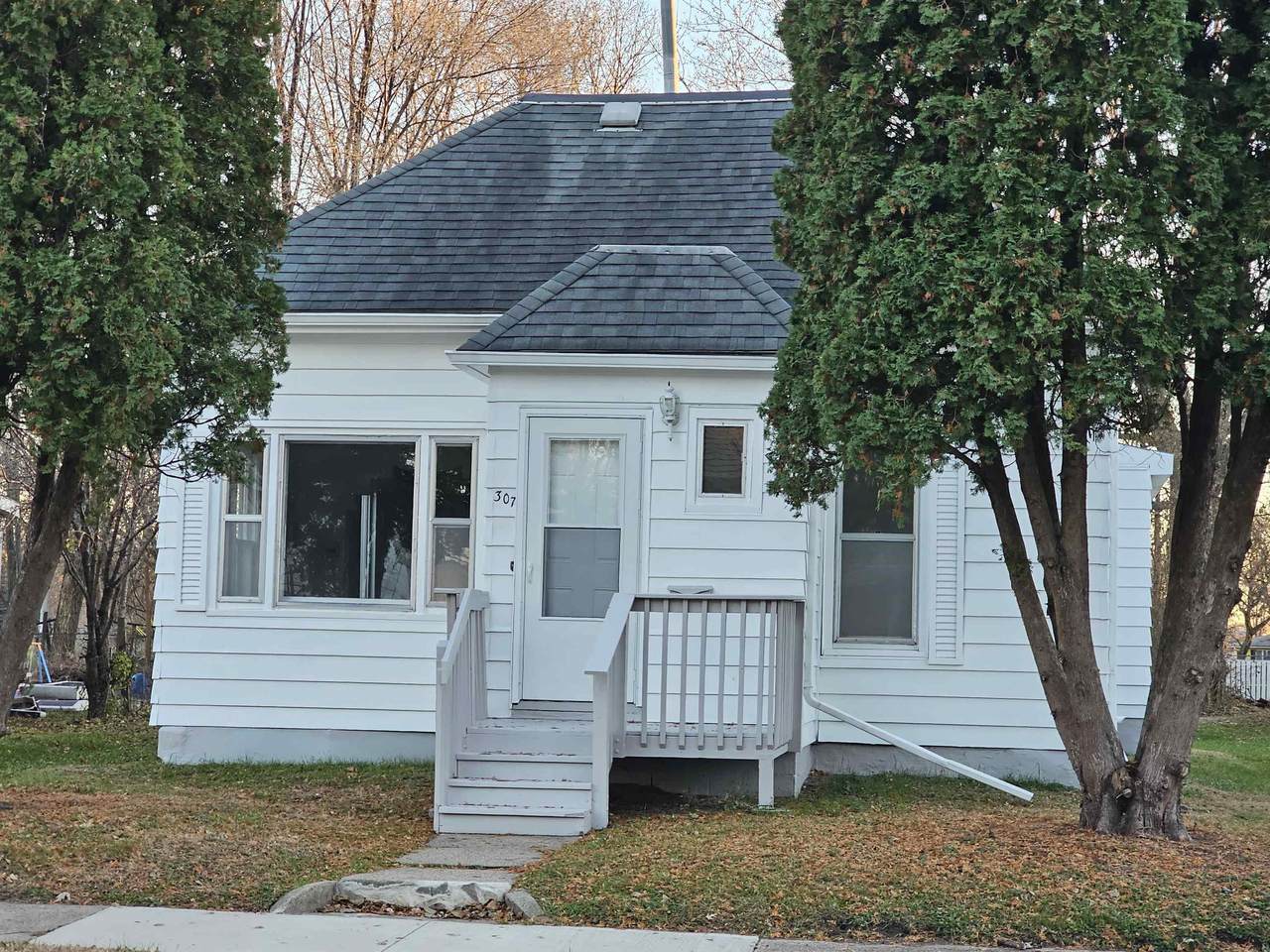 307 Center Street - Photo 1