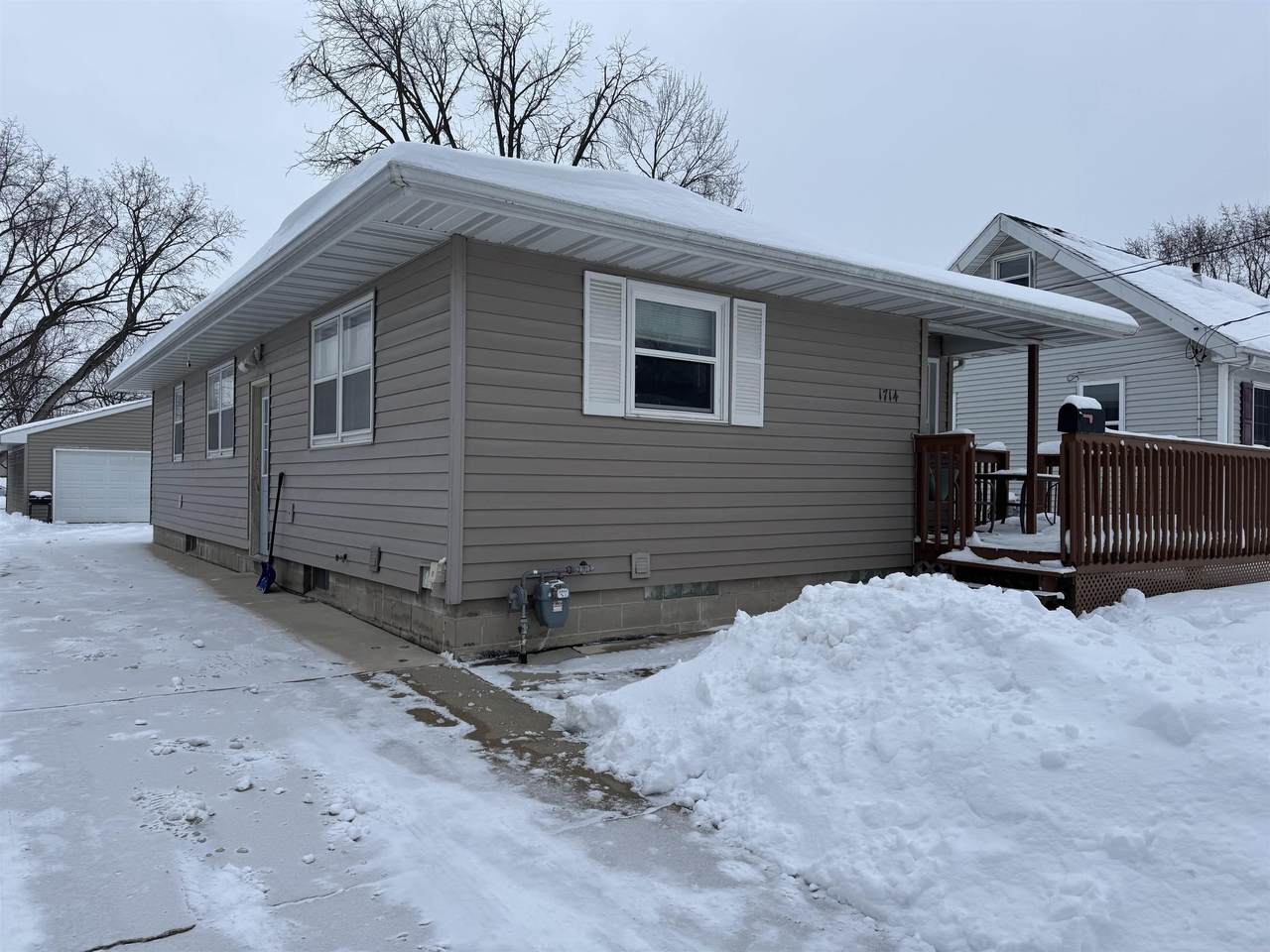 1714 Easton Avenue - Photo 1