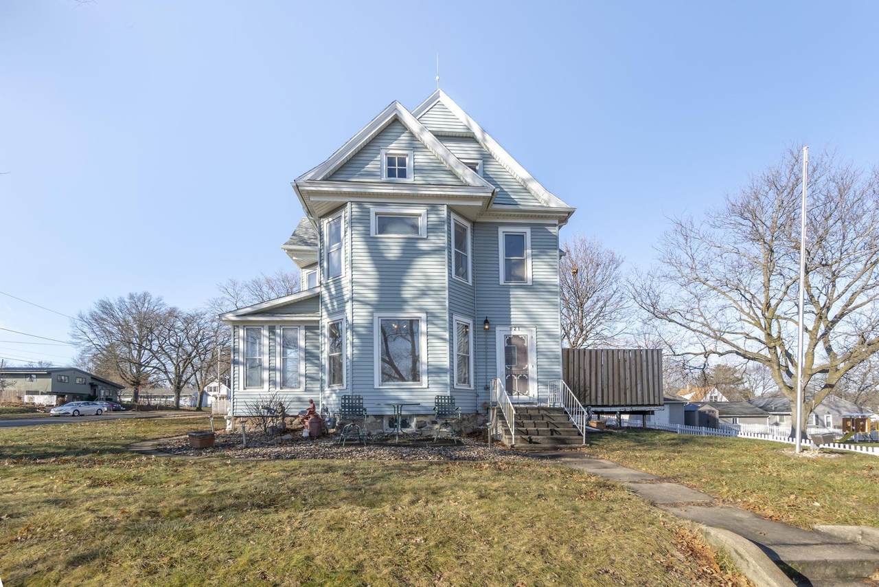 821 College Street - Photo 1