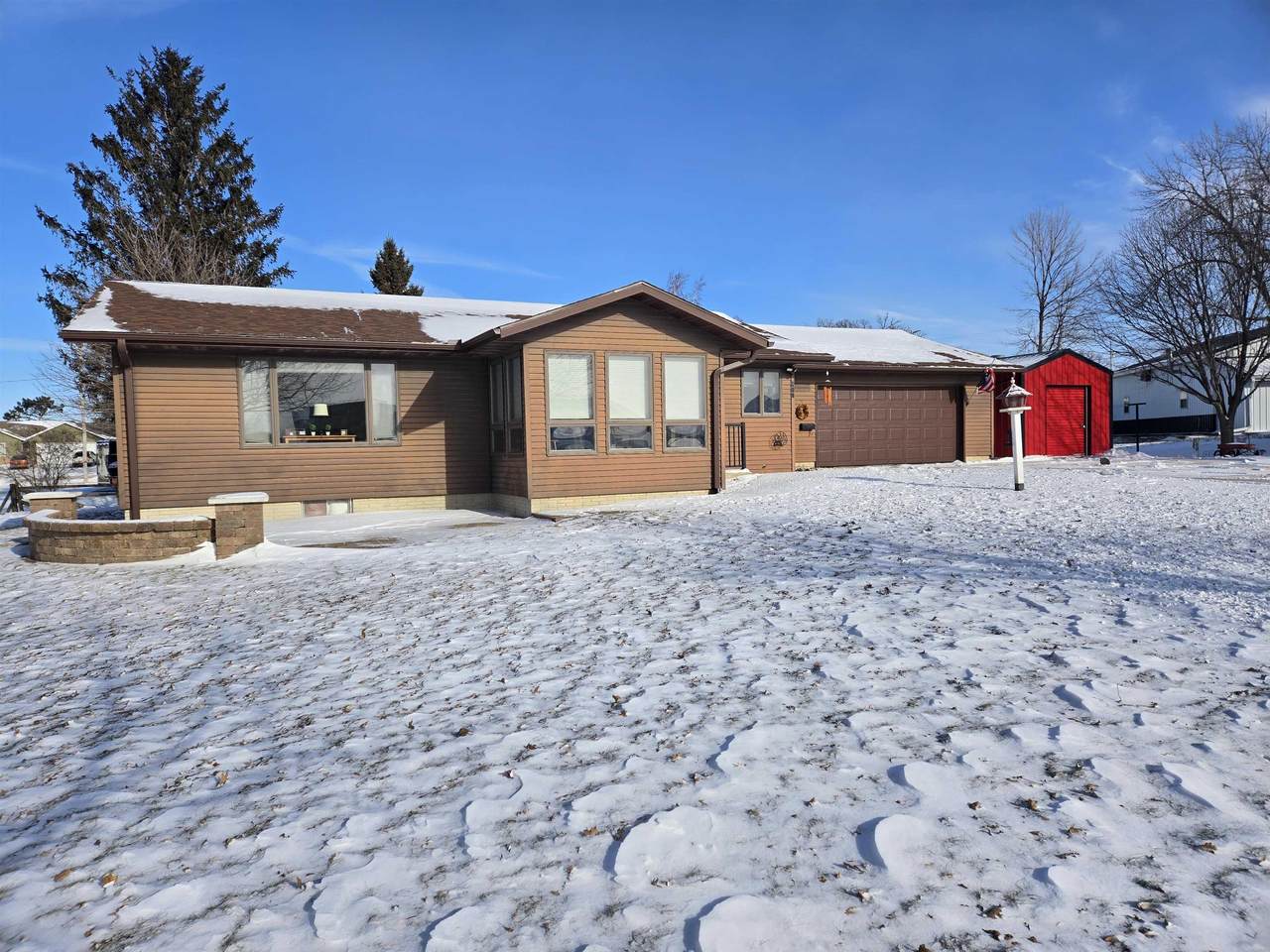 412 2nd St. E - Photo 1