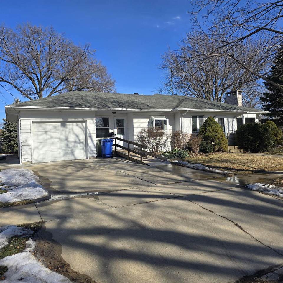 1705 Owen Street - Photo 1