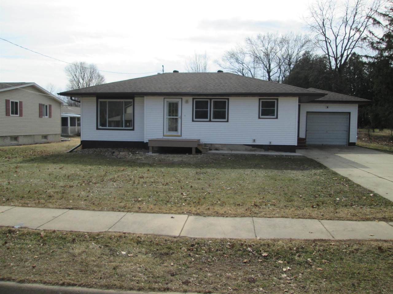 406 Water Street - Photo 1