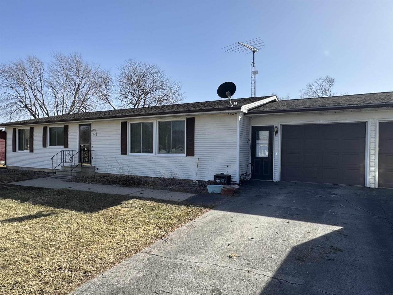 502 10th Avenue - Photo 1