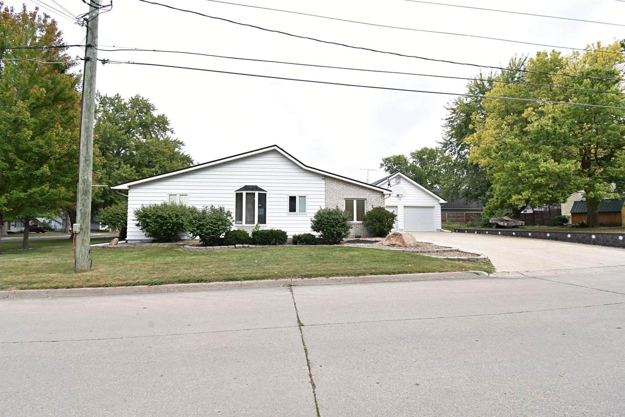806 9th Ave. S.W. - Photo 1