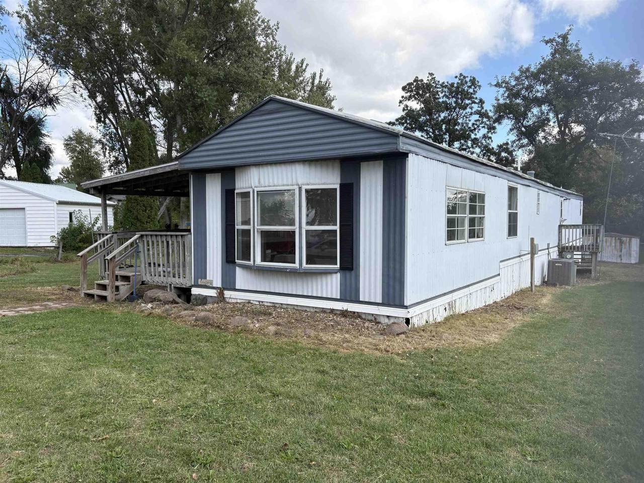 213 Brookside Drive - Photo 1