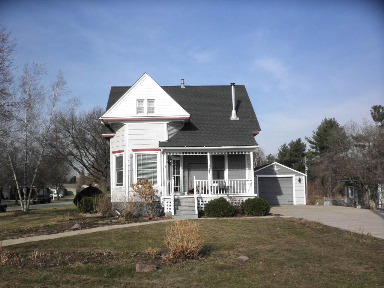 803 10th Street - Photo 1