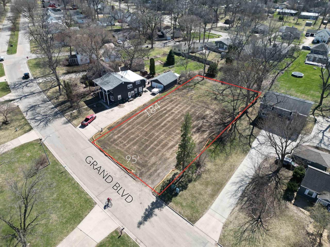 1623 Grand Boulevard - Photo 1