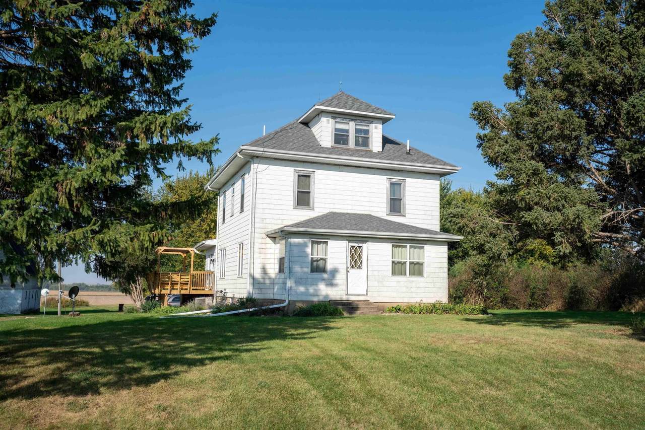 11857 L Avenue - Photo 1