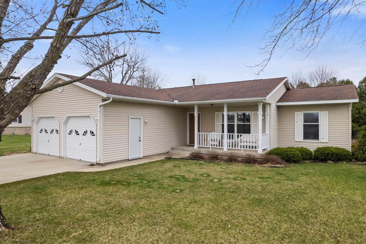 208 Largo Drive - Photo 1