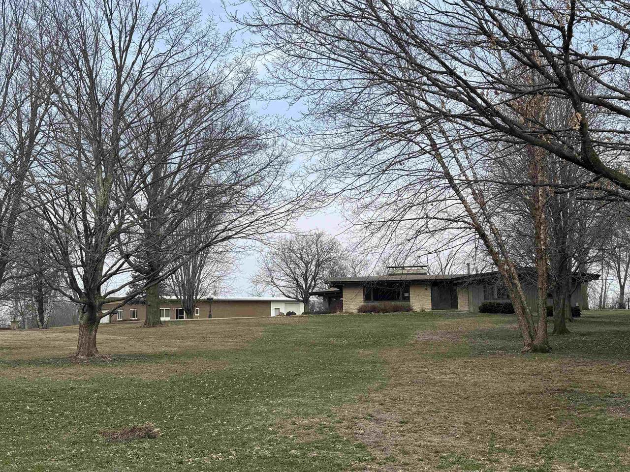 521 Sunset Place - Photo 1