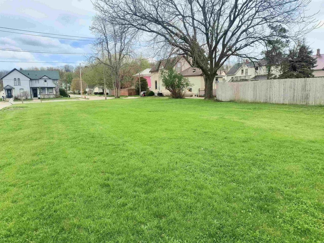337 Washington - Photo 1