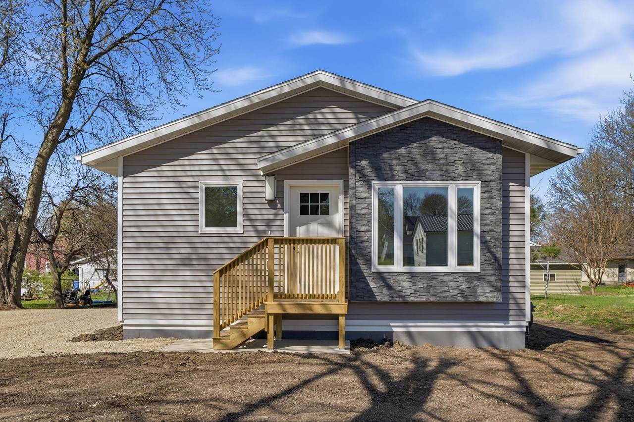 341 Chestnut Avenue - Photo 1
