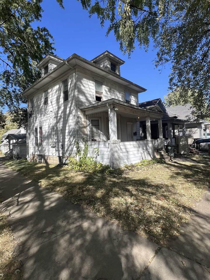 832 1st - Photo 1