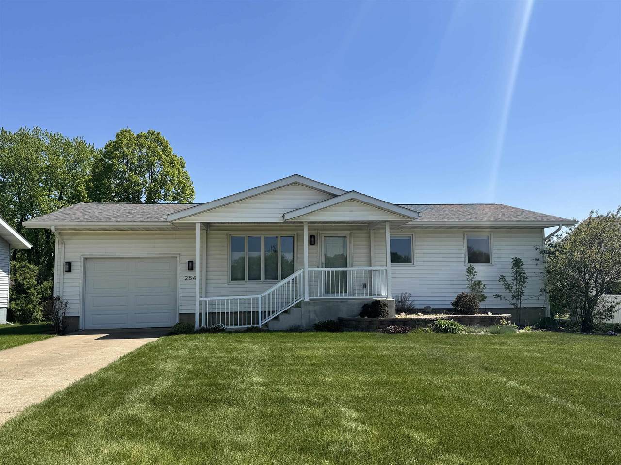 254 Maple Avenue - Photo 1