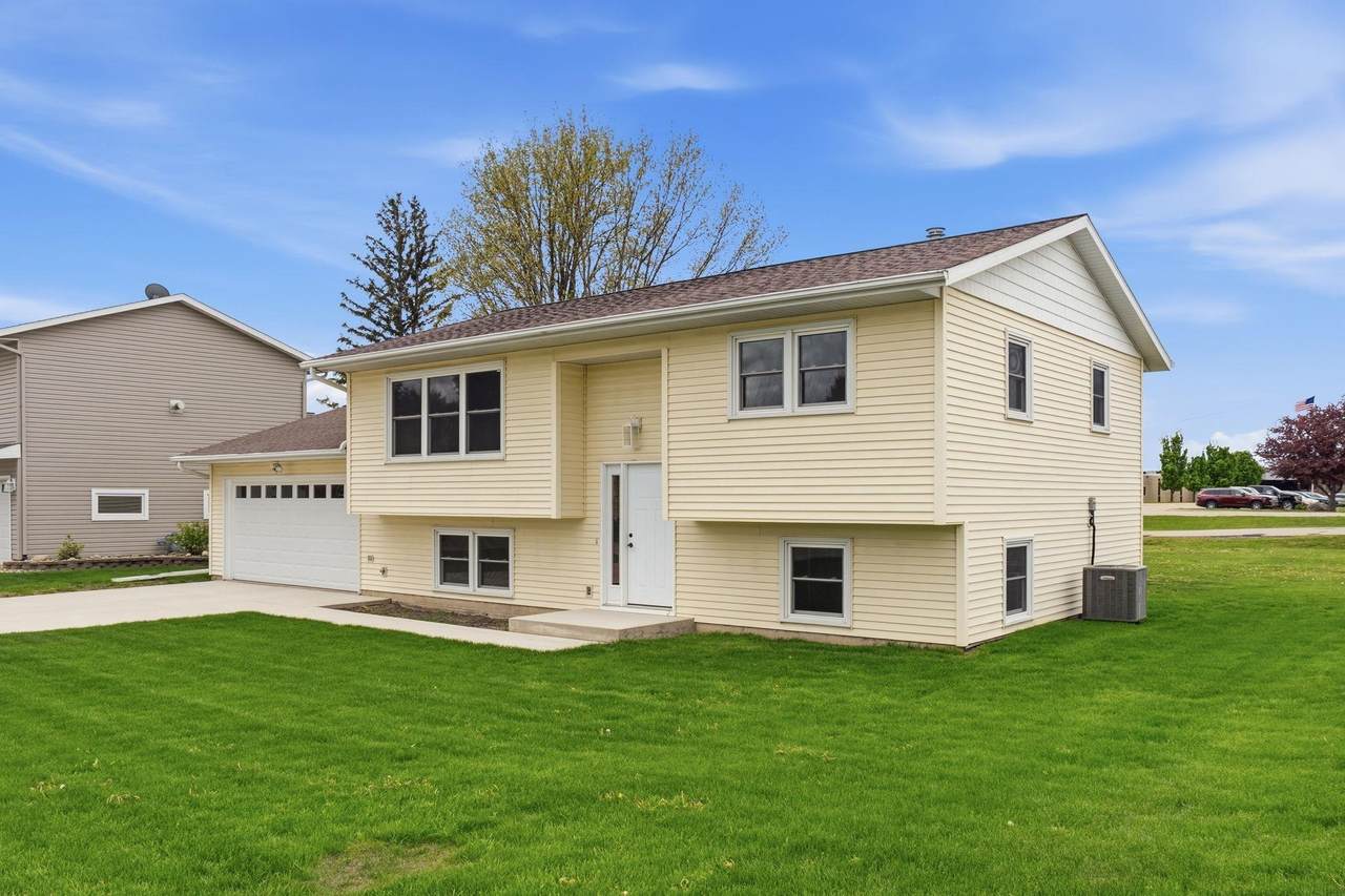 1 Western Avenue - Photo 1