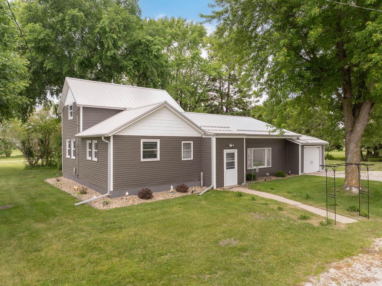716 13th Street - Photo 1
