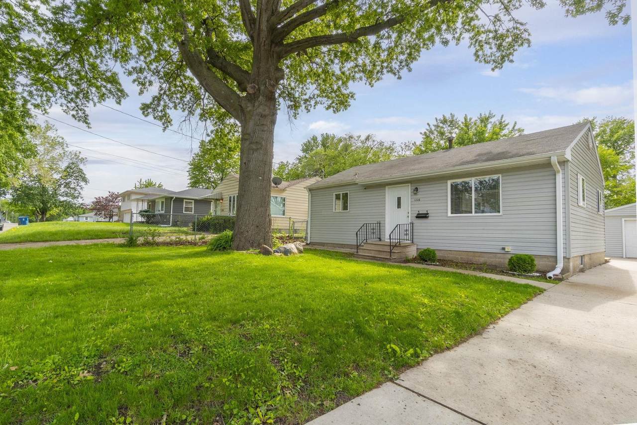 1228 Lyon Avenue - Photo 1
