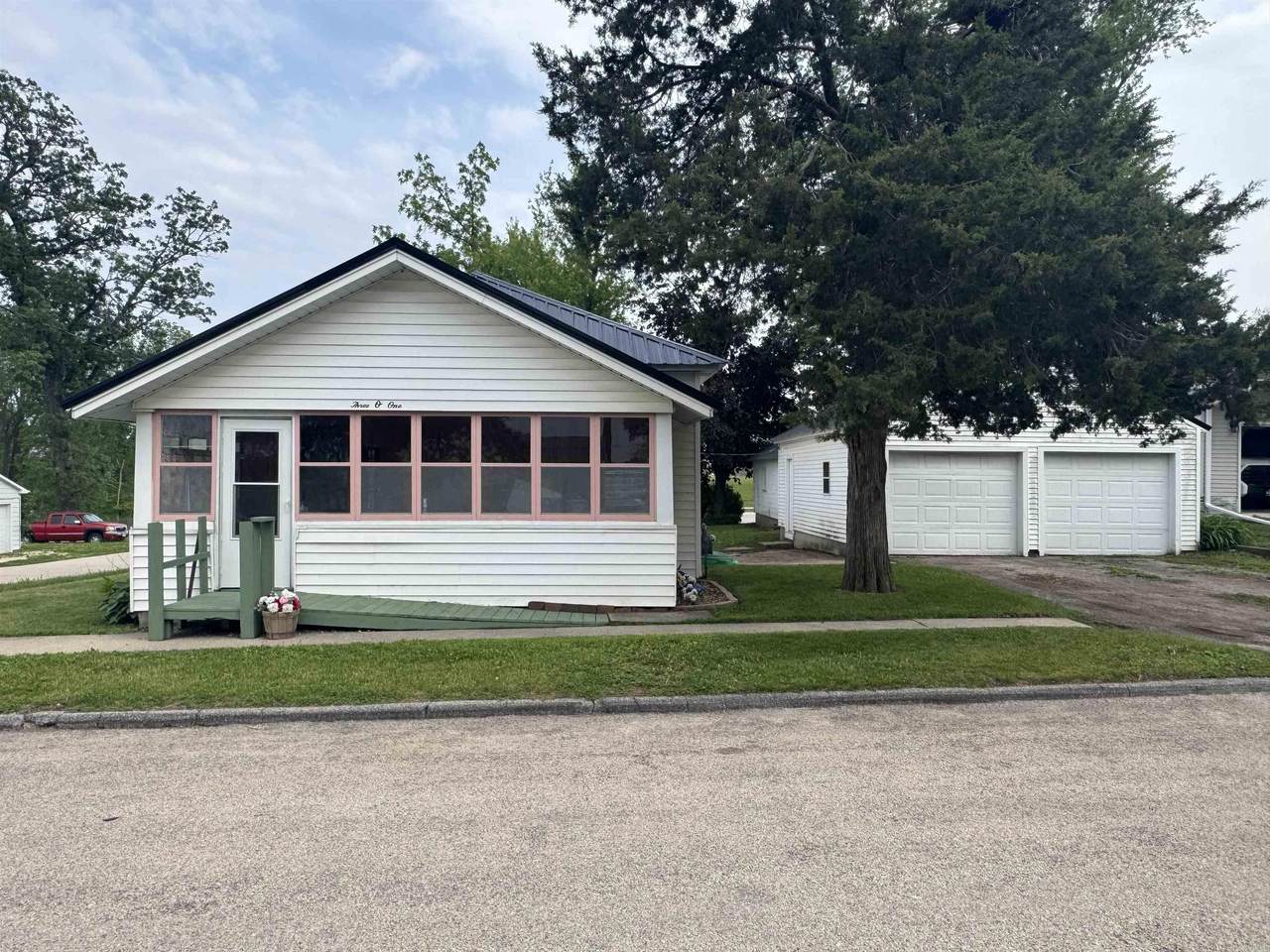 301 High Avenue - Photo 1