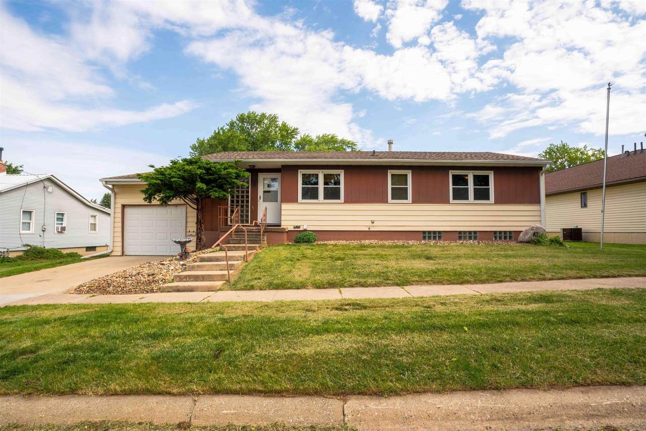 1203 L Avenue - Photo 1