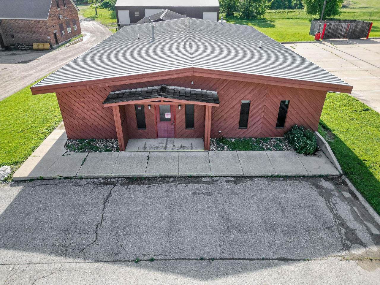 902 Grand Avenue - Photo 1