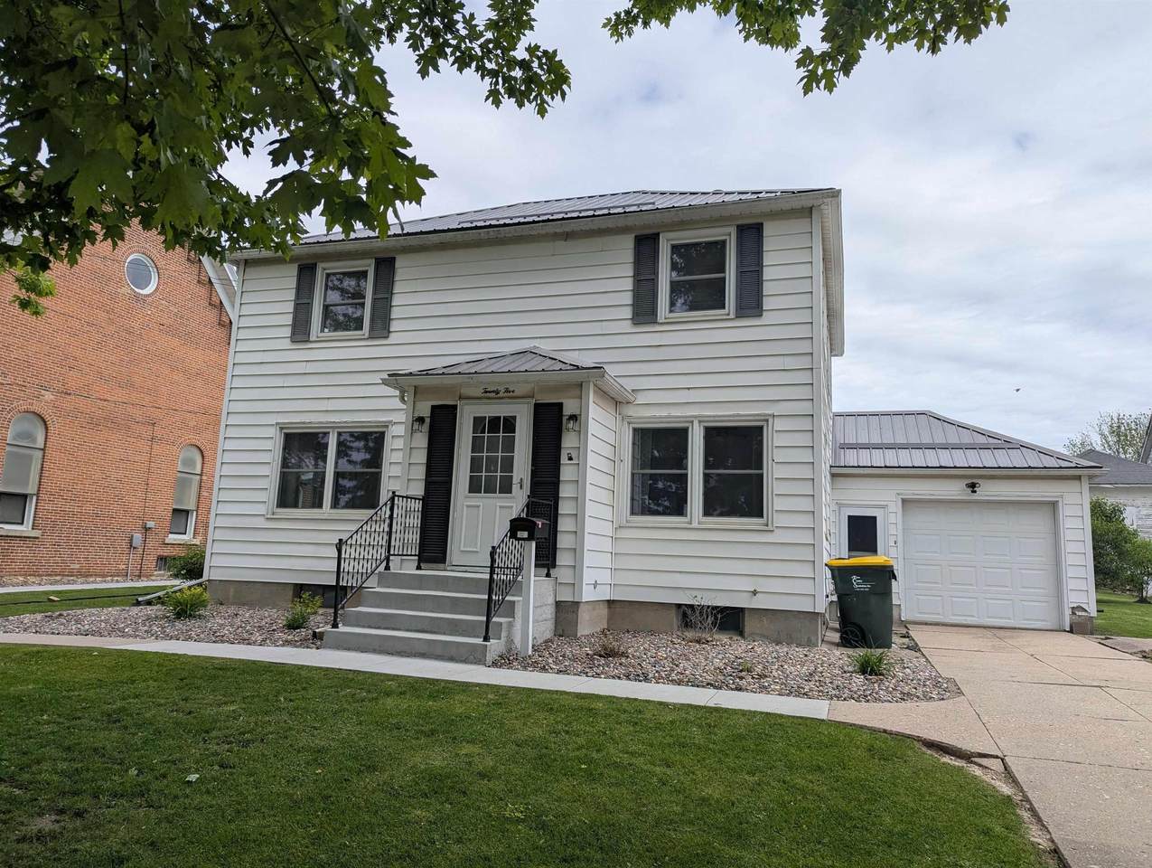 25 2nd Avenue - Photo 1