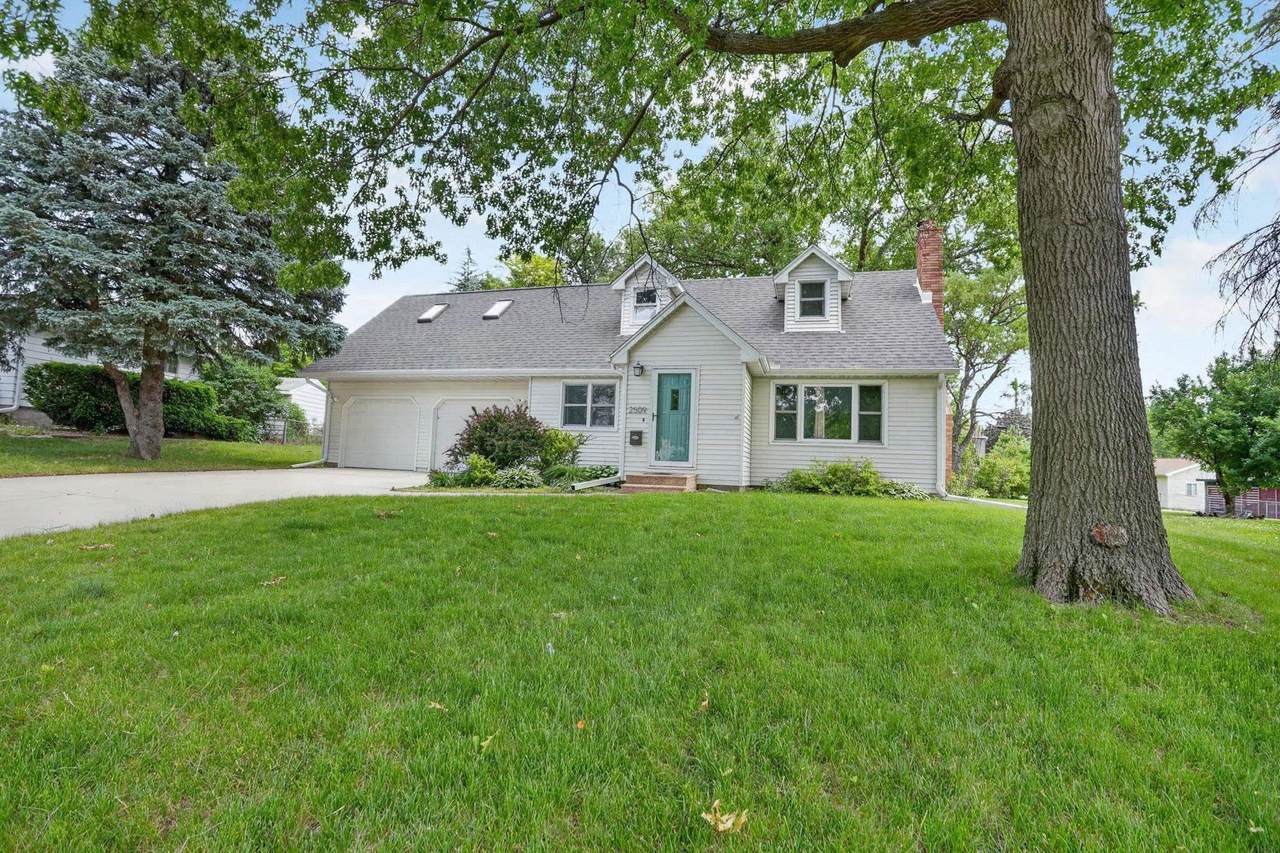2509 Edgemont Avenue - Photo 1