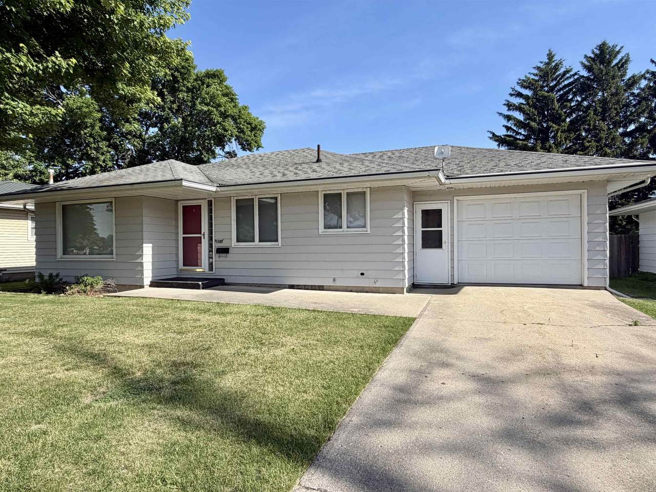 1107 4th Avenue - Photo 1