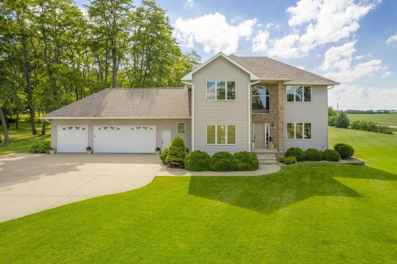 1152 Lakeview Drive - Photo 1