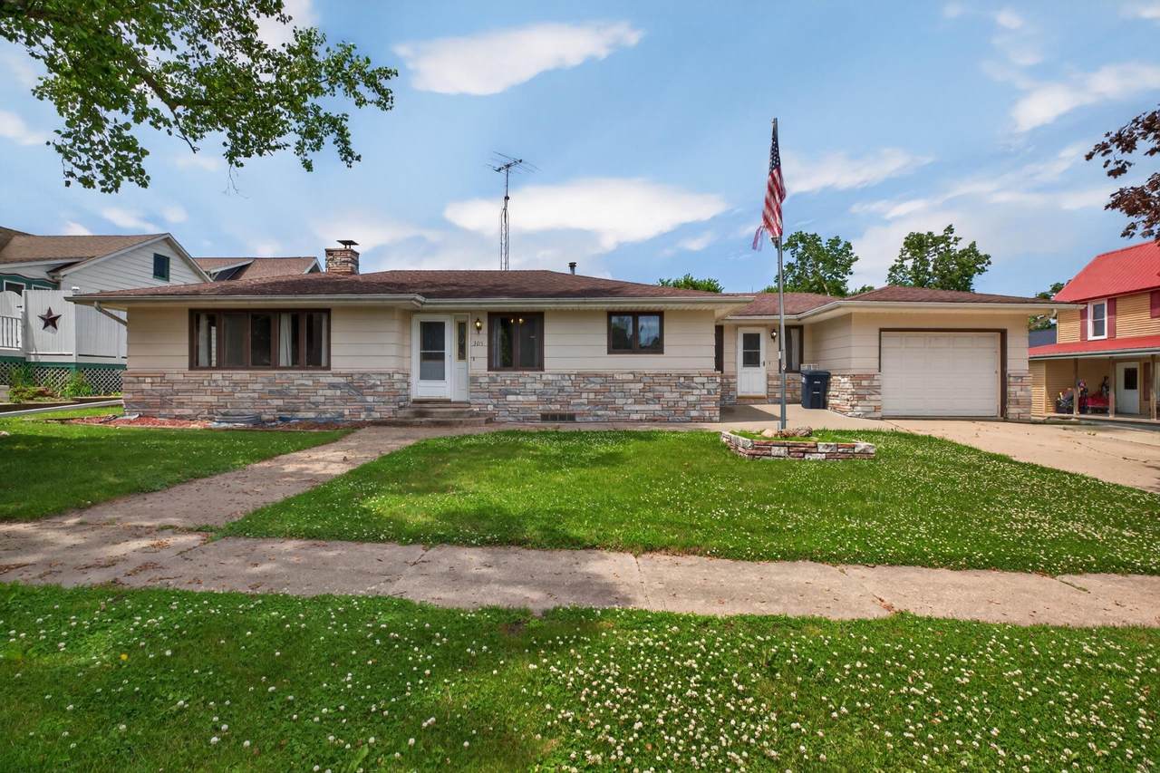 305 4th Street - Photo 1