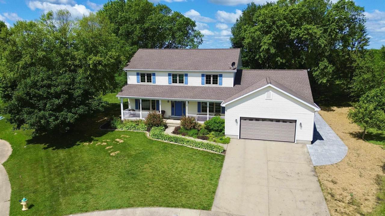 104 Maple Circle - Photo 1