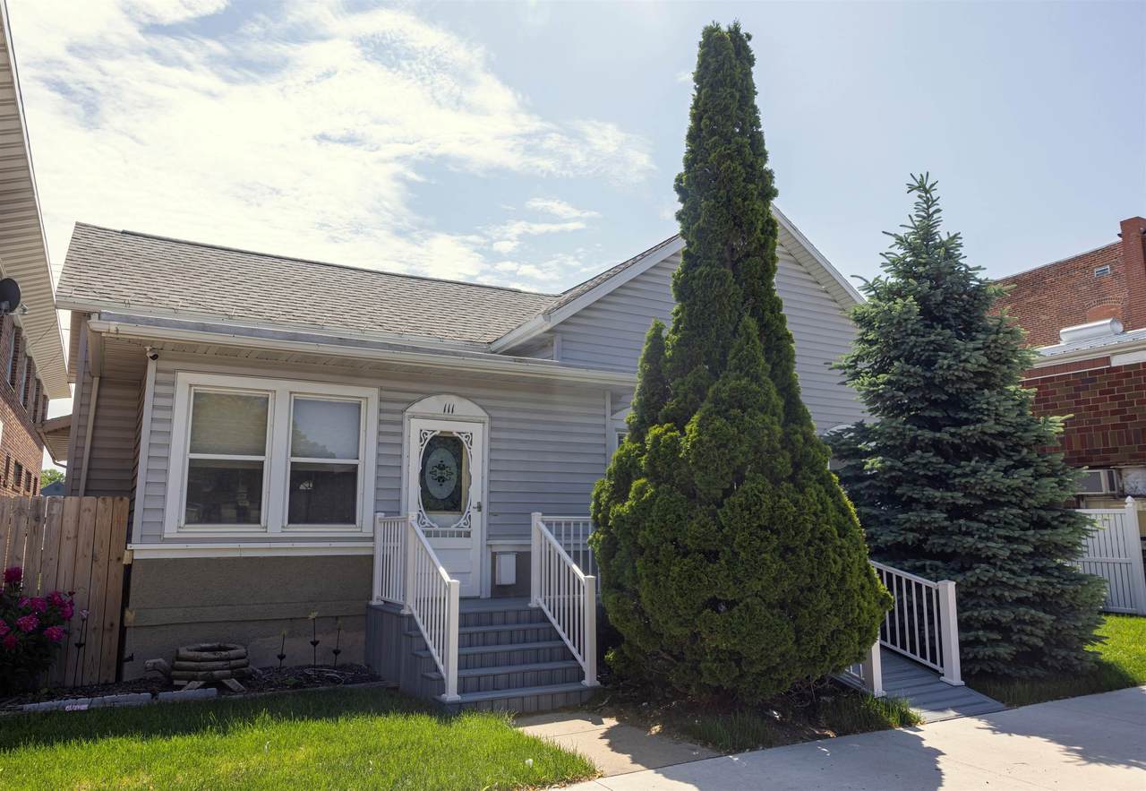111 Lawler Street - Photo 1