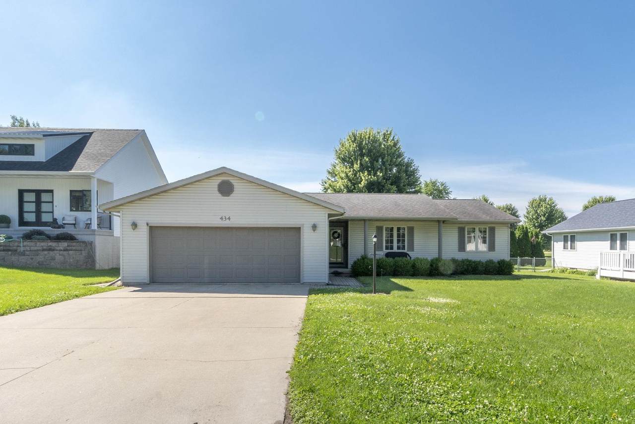 434 Amber Lane - Photo 1