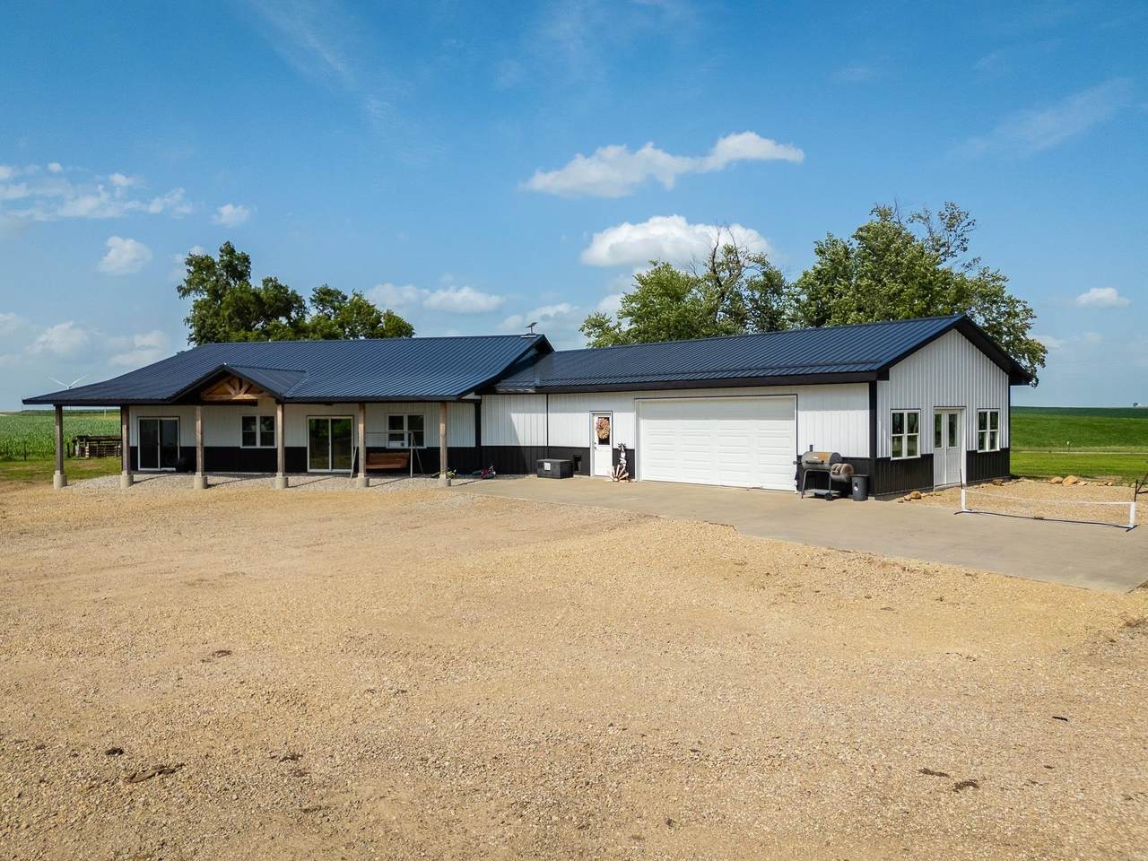 2326 K Avenue - Photo 1