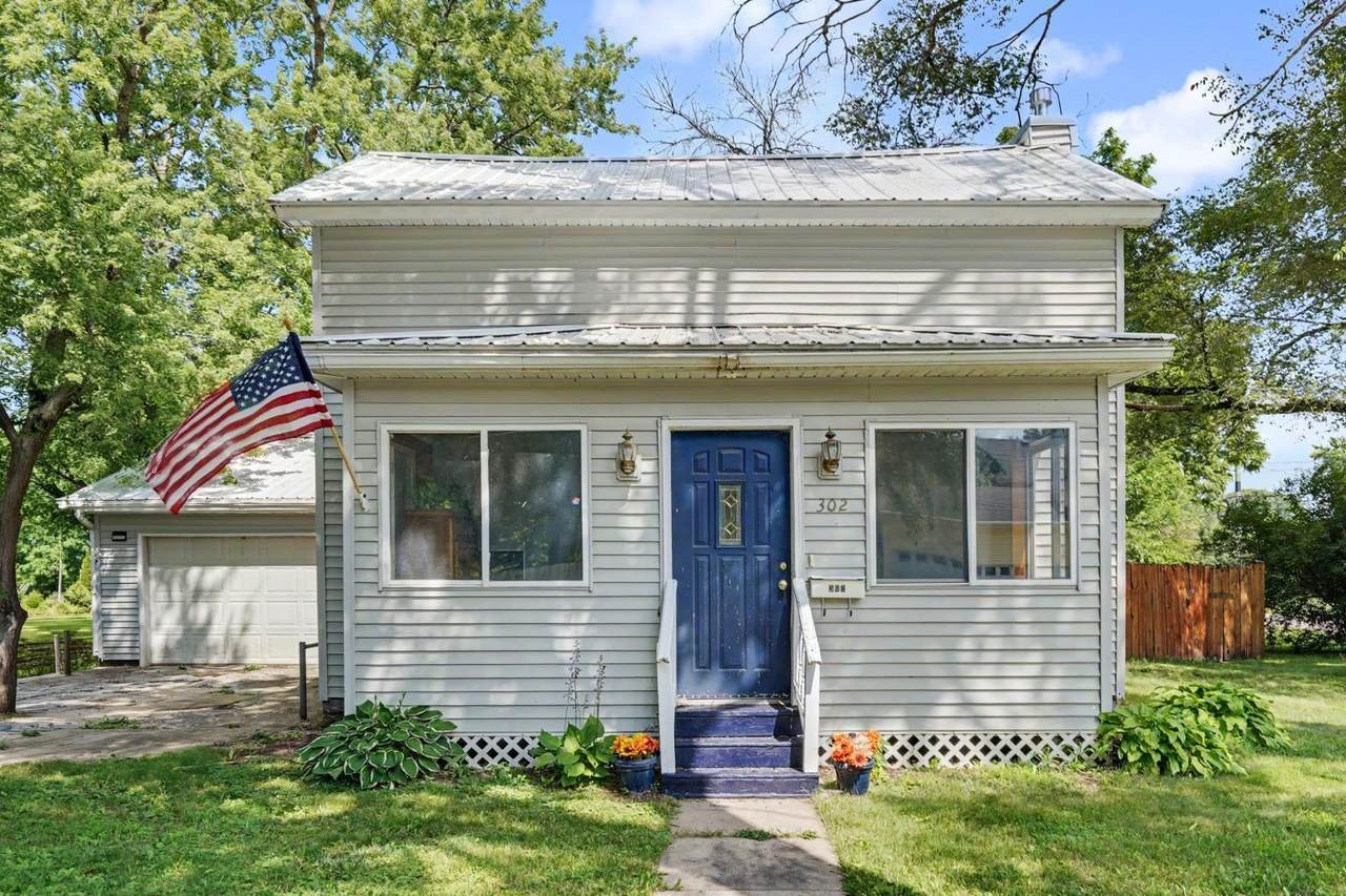 302 8th Ave Ne - Photo 1
