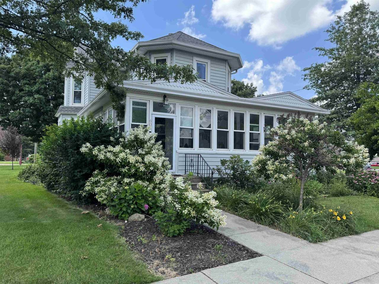 605 2nd Street - Photo 1