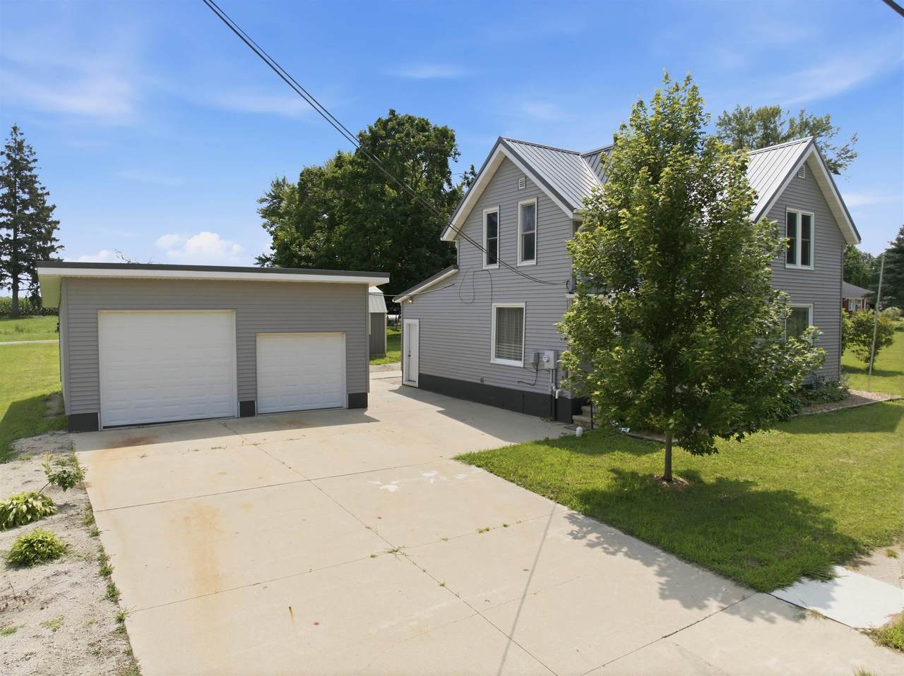 613 Wapsie Street - Photo 1