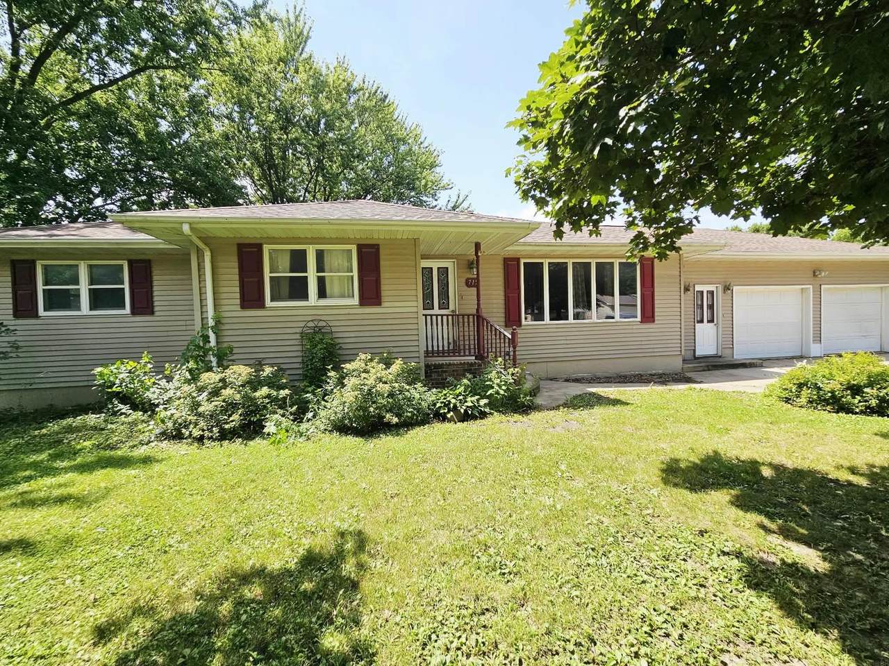 715 Malone Avenue - Photo 1