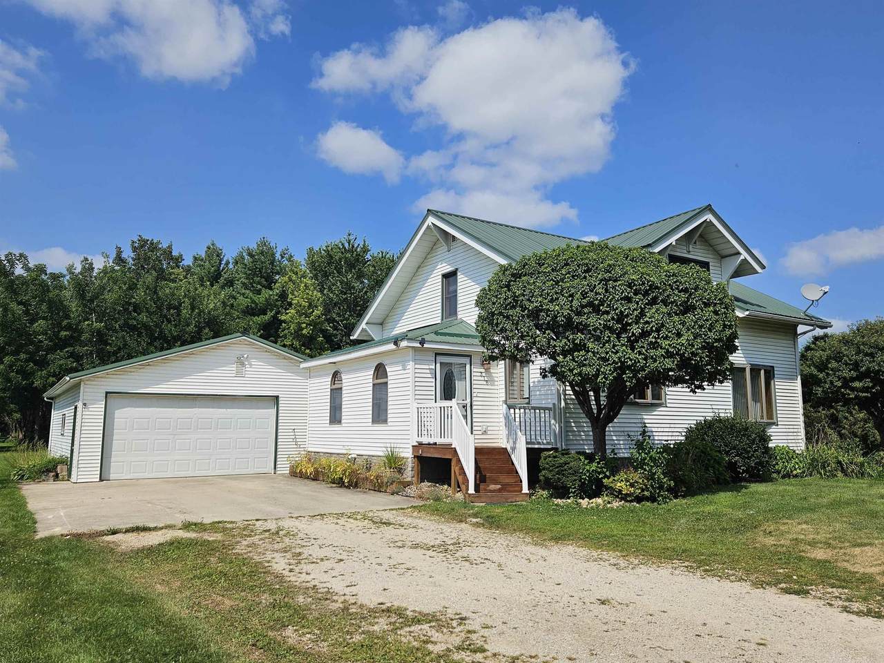 318 10th Avenue - Photo 1