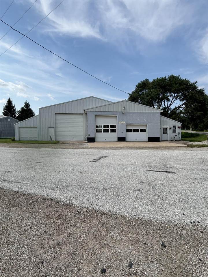1901 Raymond Road - Photo 1