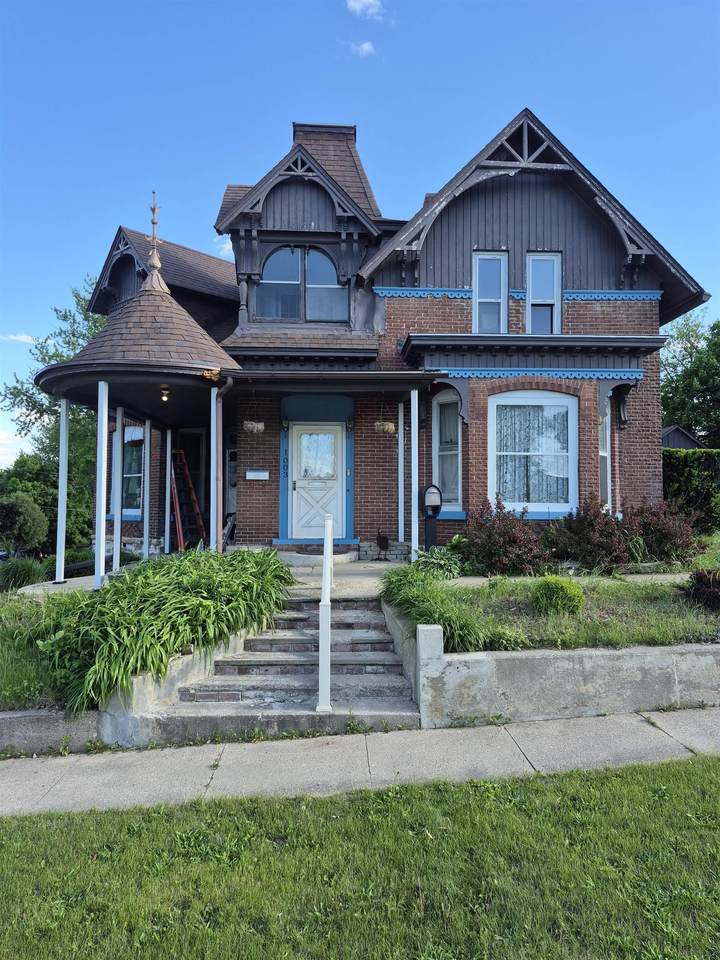 1003 Edgington Avenue - Photo 1