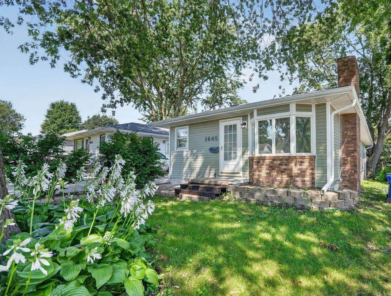 1645 Plymouth Avenue - Photo 1