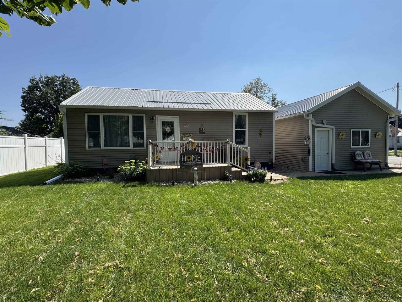 602 Maple Street - Photo 1