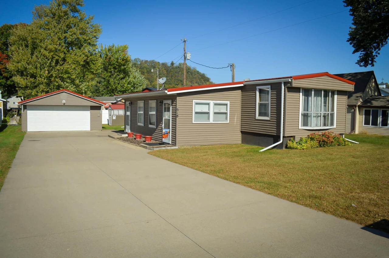 618 Sunset View Street - Photo 1