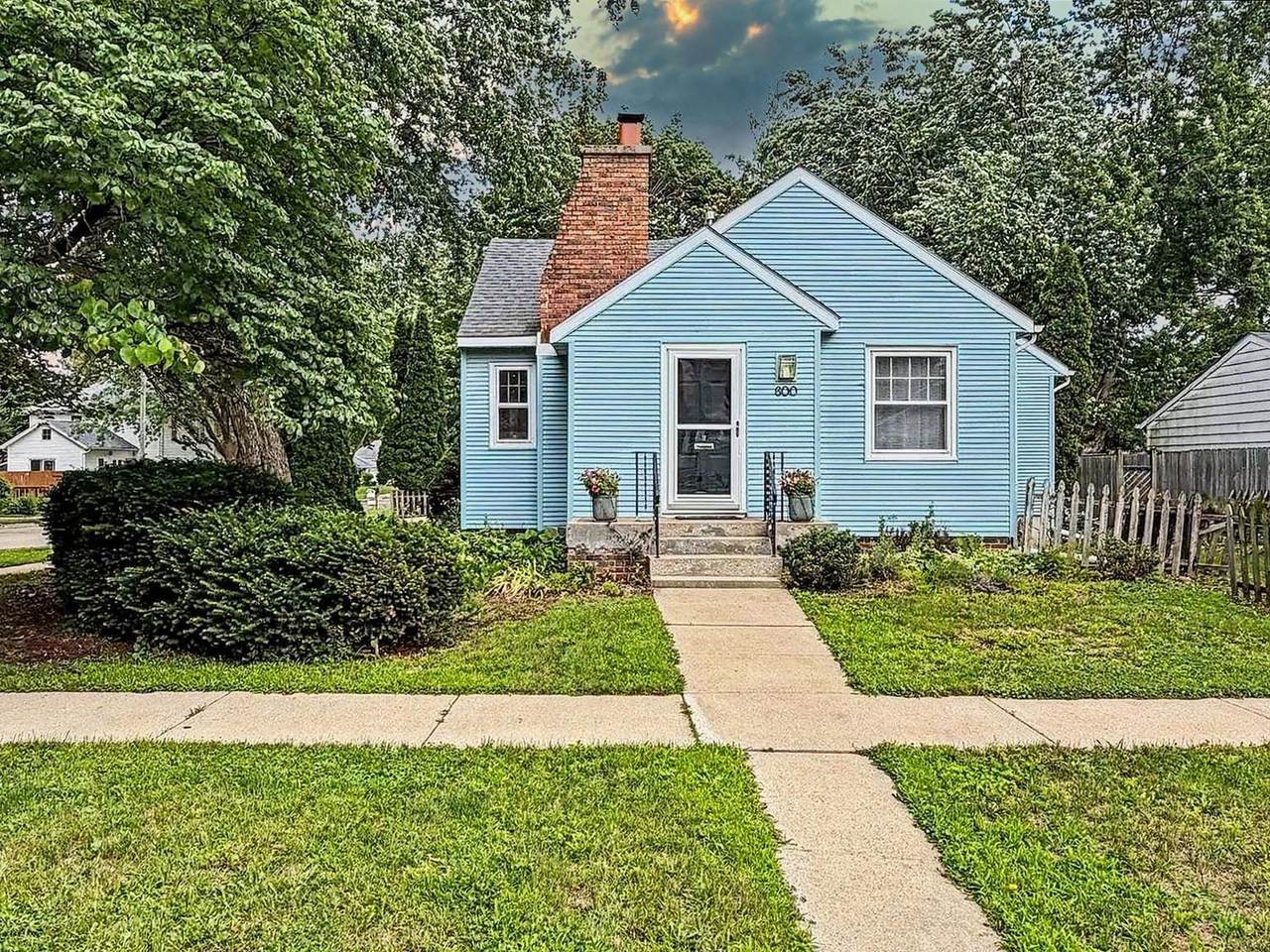 600 5th Ave Sw - Photo 1