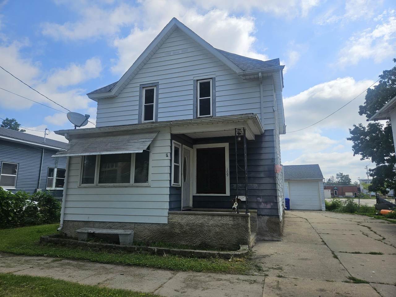 109 1st Ave. Nw - Photo 1