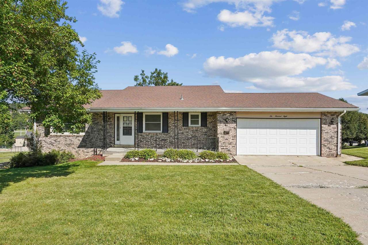 608 Moen Street - Photo 1