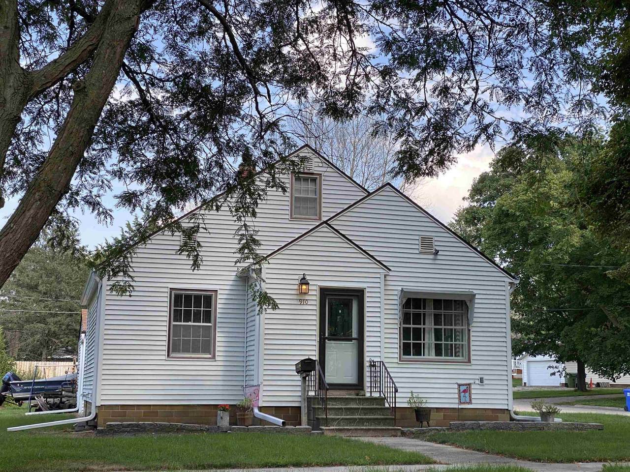 910 Cedar Street - Photo 1