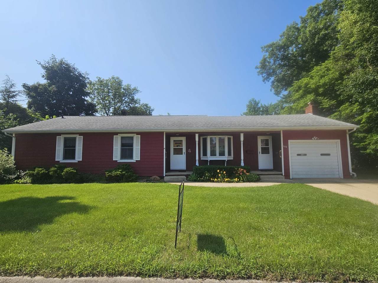 112 6th St. Ne - Photo 1