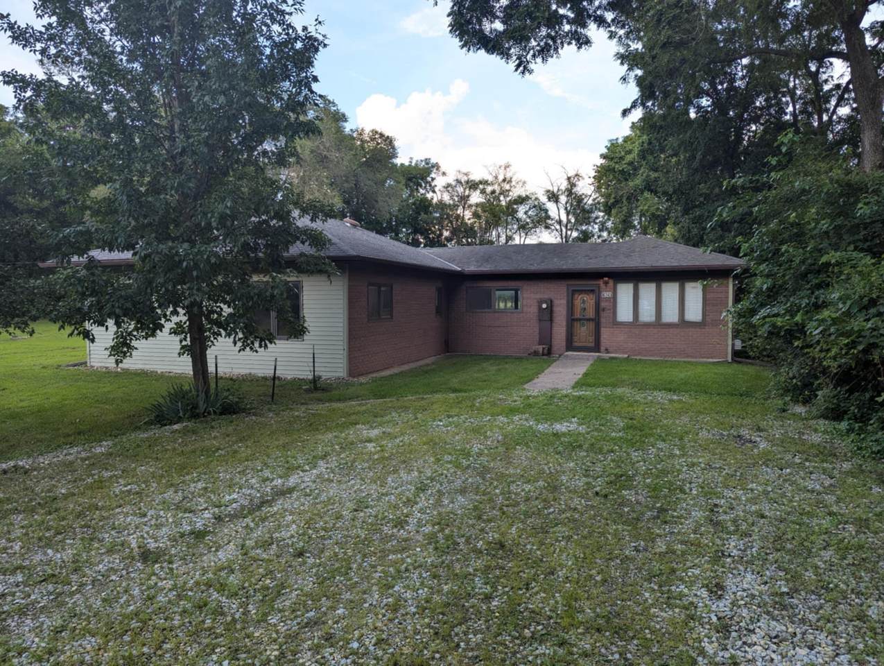 1920 Cottonwood Lane - Photo 1