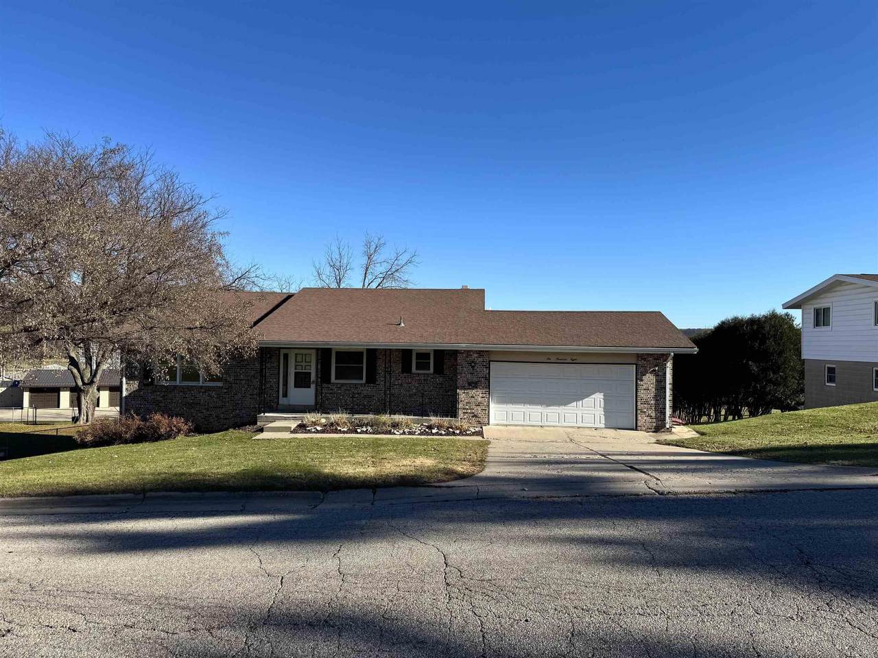 608 Moen Street - Photo 1